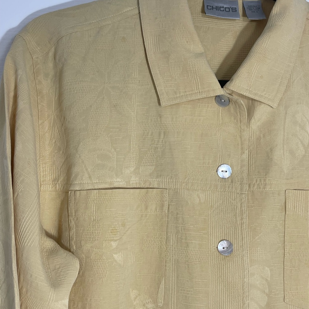 Chico’s Button Down long sleeved silk blouse leaf brocade light yellow/ cream - Picture 3 of 6
